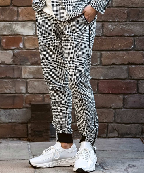 1PIU1UGUALE3  RELAX （ウノピゥウノウグァーレトレ リラックス）の「1PIU1UGUALE3 RELAX(ウノピゥウノウグァーレトレ リラックス)接触冷感 グレンチェック ナイロンジョガーパンツ（その他パンツ・メンズ・ブラック/ホワイト×ブラック・M/S/XXL/XL/L）」の2枚目の写真