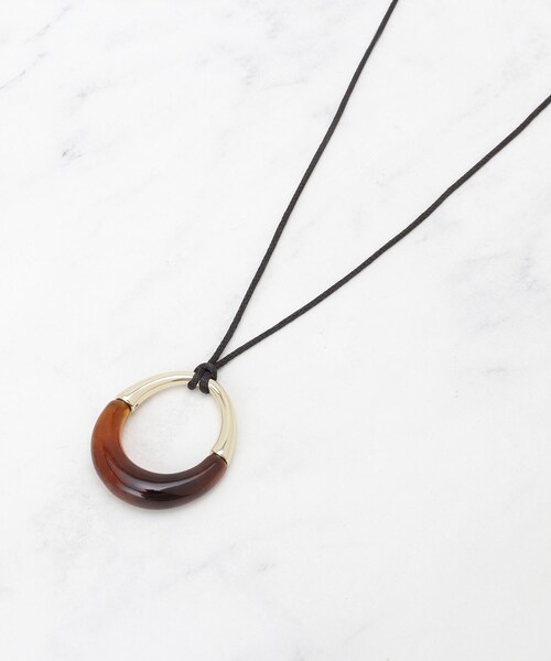 INDIVI（インディヴィ）の「【長さ調整自由】マーブルバイカラー ロングネックレス（ネックレス・レディース・ベージュ系その他7/チョコ/ブラック系4・00）」の2枚目の写真