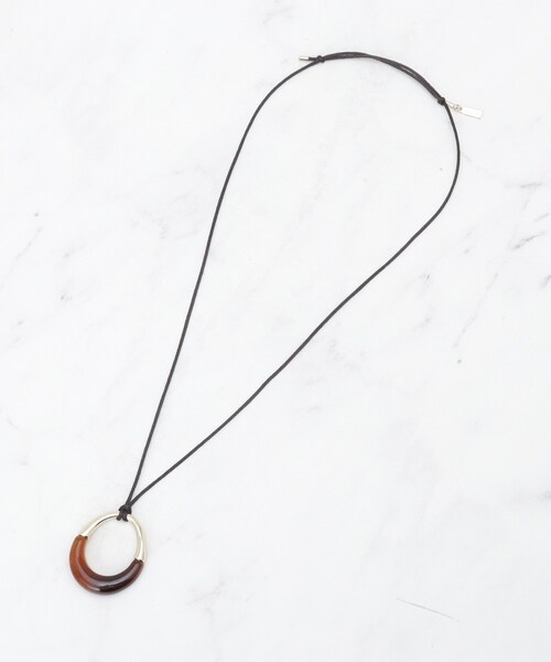 INDIVI（インディヴィ）の「【長さ調整自由】マーブルバイカラー ロングネックレス（ネックレス・レディース・ベージュ系その他7/チョコ/ブラック系4・00）」の5枚目の写真