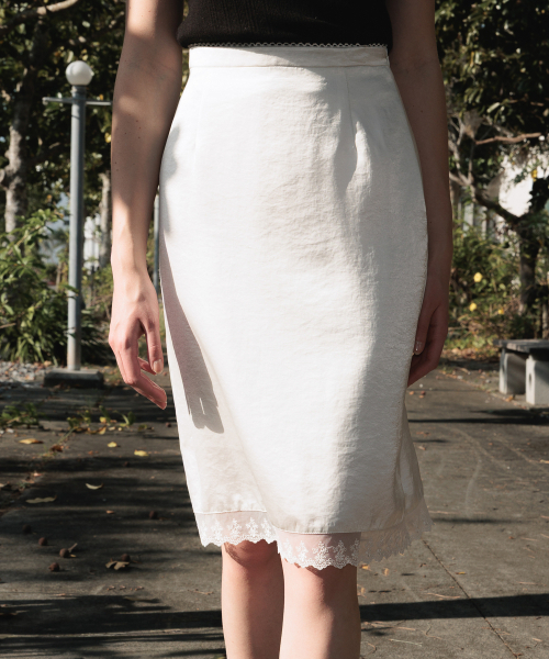 DEHEVE（デヘヴェ）の「Glossy Lace Skirt [Ivory]（スカート・レディース・アイボリー・SMALL/MEDIUM）」の7枚目の写真
