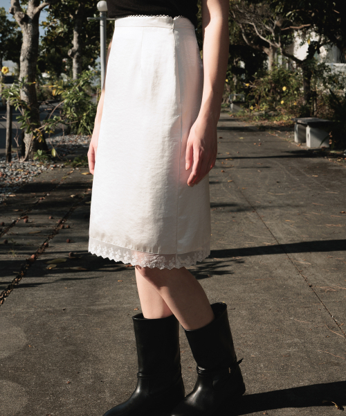 DEHEVE（デヘヴェ）の「Glossy Lace Skirt [Ivory]（スカート・レディース・アイボリー・SMALL/MEDIUM）」の6枚目の写真