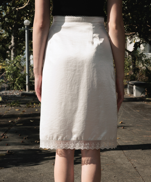 DEHEVE（デヘヴェ）の「Glossy Lace Skirt [Ivory]（スカート・レディース・アイボリー・SMALL/MEDIUM）」の4枚目の写真