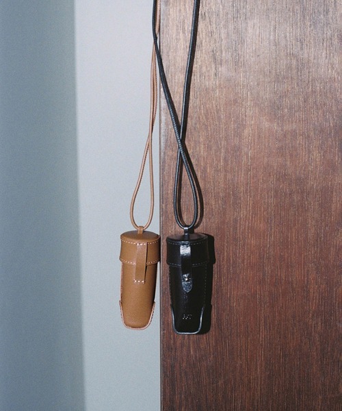 ADAM ET ROPE'（アダムエロペ）の「【PFT】Lip Charm（キーホルダー・レディース・ブラック/ベージュ系その他・FREE）」の3枚目の写真