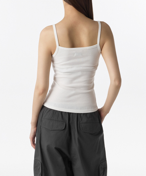 MUSINSA STANDARD WOMAN（ムシンサスタンダードウーマン）の「ウィメンズVネックスリーブレストップ[ホワイト]（Tシャツ/カットソー・レディース・その他・SMALL/MEDIUM/LARGE/X-SMALL）」の2枚目の写真