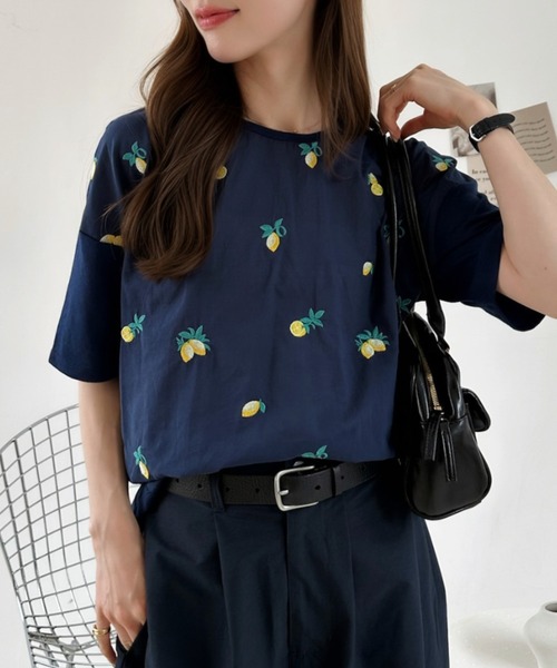Ada.(エイダ)の「総刺繍 アソート Tシャツ(Tシャツ/カットソー・レディース・ネイビー/チャコール/イエロー/オフホワイト・FREE)」の1枚目の写真