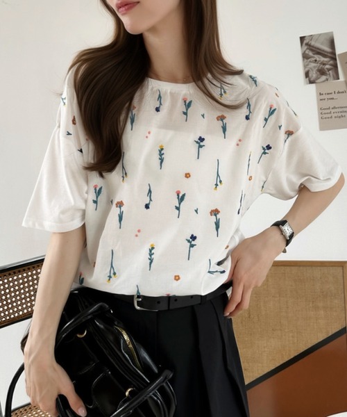 Ada.(エイダ)の「総刺繍 アソート Tシャツ(Tシャツ/カットソー・レディース・ネイビー/チャコール/イエロー/オフホワイト・FREE)」の2枚目の写真