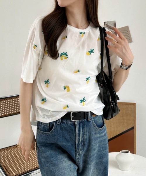 Ada.(エイダ)の「総刺繍 アソート Tシャツ(Tシャツ/カットソー・レディース・ネイビー/チャコール/イエロー/オフホワイト・FREE)」の19枚目の写真