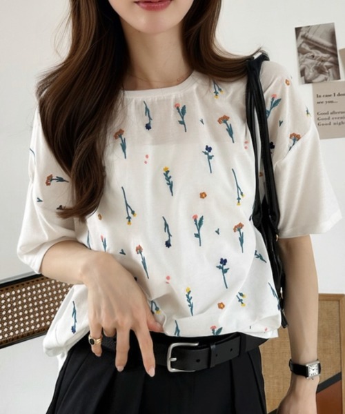 Ada.(エイダ)の「総刺繍 アソート Tシャツ(Tシャツ/カットソー・レディース・ネイビー/チャコール/イエロー/オフホワイト・FREE)」の5枚目の写真