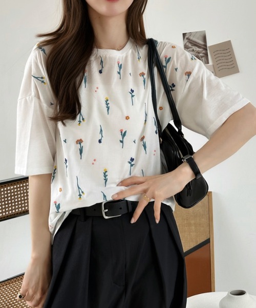 Ada.(エイダ)の「総刺繍 アソート Tシャツ(Tシャツ/カットソー・レディース・ネイビー/チャコール/イエロー/オフホワイト・FREE)」の6枚目の写真