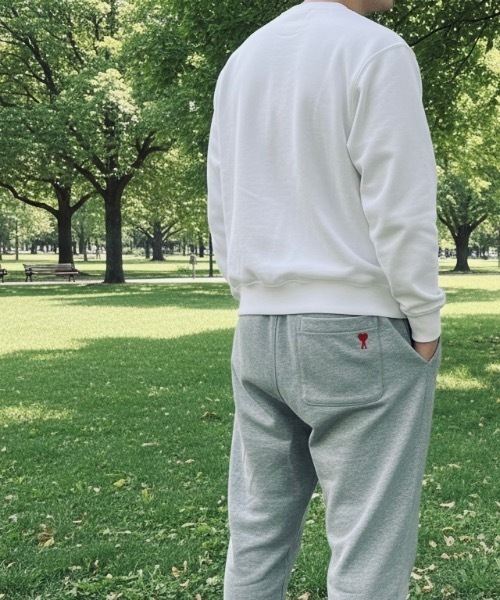 AMI Alexandre Mattiussi(アミアレクサンドルマテュッシ)の「AMI PARIS / BACK POKET HEART JOGGER PANTS(スウェットパンツ・メンズ・グレー/ブラック・LARGE/MEDIUM/X-LARGE/SMALL)」の6枚目の写真