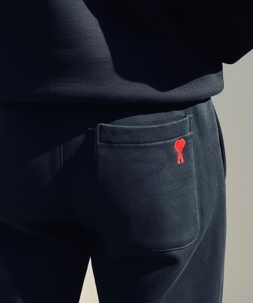 AMI Alexandre Mattiussi(アミアレクサンドルマテュッシ)の「AMI PARIS / BACK POKET HEART JOGGER PANTS(スウェットパンツ・メンズ・グレー/ブラック・LARGE/MEDIUM/X-LARGE/SMALL)」の8枚目の写真
