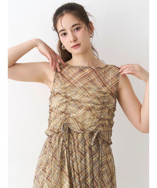 Now me. by NYLON JAPAN（ナウミーバイナイロンジャパン）の「チュールチェックレイヤードワンピース（ワンピース・レディース・グレー/ブルー/イエロー・FREE）」の21枚目の写真