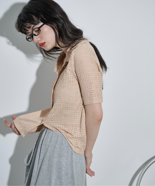 THE YOn（ザヨン）の「タックカラー針抜きジャガードハーフスリーブシャツ（シャツ/ブラウス・レディース・シャーベット/アイボリー/ブラック・FREE）」の12枚目の写真