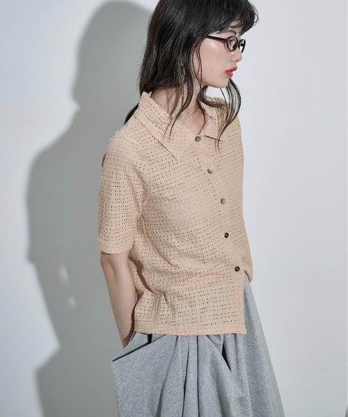 THE YOn（ザヨン）の「タックカラー針抜きジャガードハーフスリーブシャツ（シャツ/ブラウス・レディース・シャーベット/アイボリー/ブラック・FREE）」の14枚目の写真