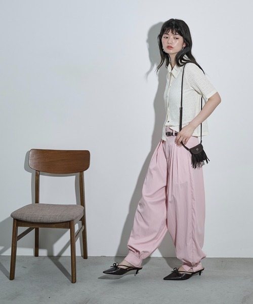 THE YOn（ザヨン）の「タックカラー針抜きジャガードハーフスリーブシャツ（シャツ/ブラウス・レディース・シャーベット/アイボリー/ブラック・FREE）」の6枚目の写真