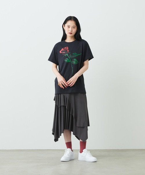 NIKE(ナイキ)の「ナイキ スポーツウェア ウィメンズ オーバーサイズド ショートスリーブ Tシャツ / Nike Sportswear Women's Oversized Short-Sleeved T-Shirt IR7827-010 Black(Tシャツ/カットソー・レディース・ブラック・XS/XL/L/S/M)」の3枚目の写真