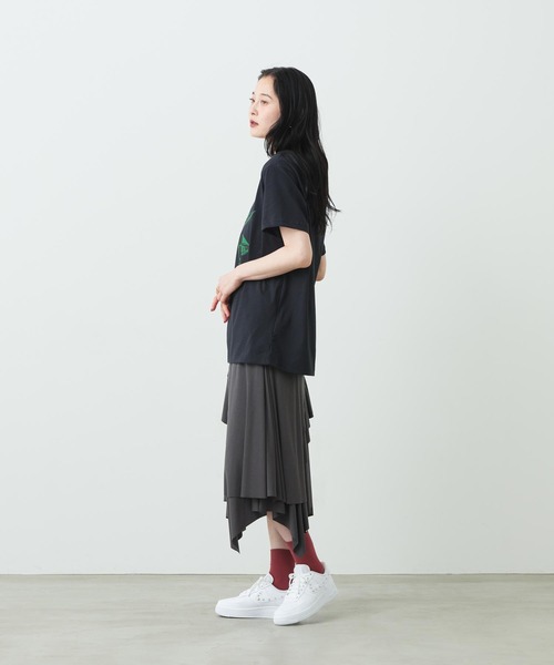 NIKE(ナイキ)の「ナイキ スポーツウェア ウィメンズ オーバーサイズド ショートスリーブ Tシャツ / Nike Sportswear Women's Oversized Short-Sleeved T-Shirt IR7827-010 Black(Tシャツ/カットソー・レディース・ブラック・XS/XL/L/S/M)」の5枚目の写真