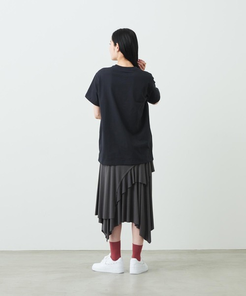 NIKE(ナイキ)の「ナイキ スポーツウェア ウィメンズ オーバーサイズド ショートスリーブ Tシャツ / Nike Sportswear Women's Oversized Short-Sleeved T-Shirt IR7827-010 Black(Tシャツ/カットソー・レディース・ブラック・XS/XL/L/S/M)」の6枚目の写真