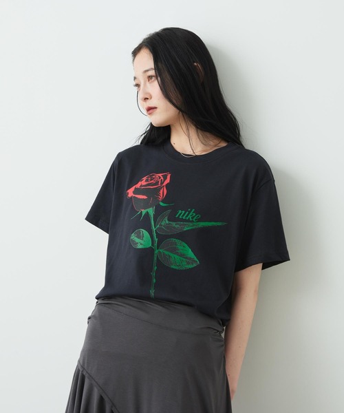 NIKE(ナイキ)の「ナイキ スポーツウェア ウィメンズ オーバーサイズド ショートスリーブ Tシャツ / Nike Sportswear Women's Oversized Short-Sleeved T-Shirt IR7827-010 Black(Tシャツ/カットソー・レディース・ブラック・XS/XL/L/S/M)」の7枚目の写真