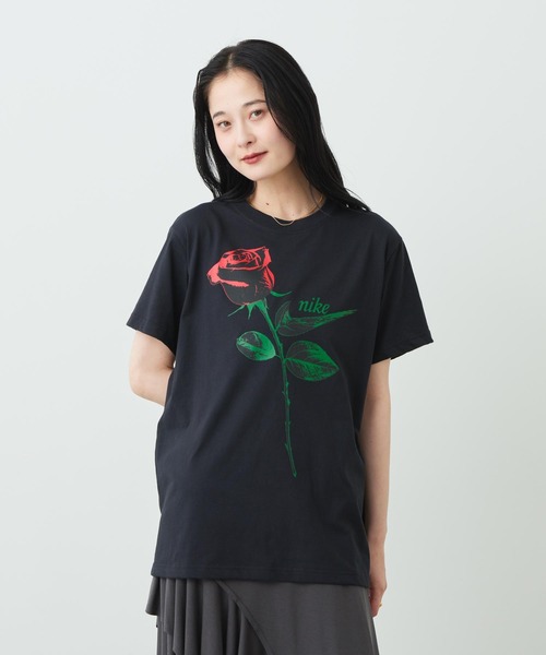 NIKE(ナイキ)の「ナイキ スポーツウェア ウィメンズ オーバーサイズド ショートスリーブ Tシャツ / Nike Sportswear Women's Oversized Short-Sleeved T-Shirt IR7827-010 Black(Tシャツ/カットソー・レディース・ブラック・XS/XL/L/S/M)」の9枚目の写真