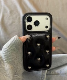 Vini（ヴィニ）の「ハート スタッズ フェイクレザー iPhone ケース 16.17.17Pro（スマホケース/カバー）」