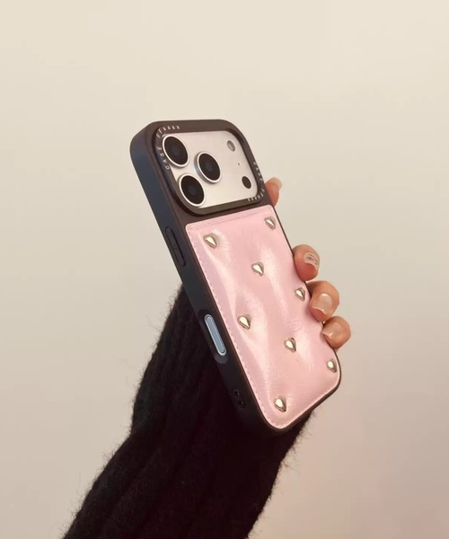 Vini（ヴィニ）の「ハート スタッズ 合成皮革 iPhone ケース 13/14/15.15Pro.16.16Pro.17.17Pro（スマホケース/カバー・レディース・ピンク/ブラック/シルバー・iPhone 17/iPhone 17 Pro/iPhone 16/iPhone 13/14/15/iPhone 15 Pro/iPhone 16 Pro）」の6枚目の写真