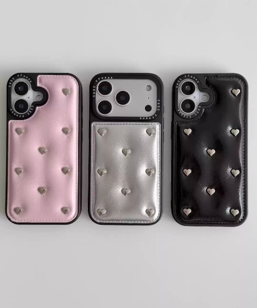 Vini（ヴィニ）の「ハート スタッズ 合成皮革 iPhone ケース 13/14/15.15Pro.16.16Pro.17.17Pro（スマホケース/カバー・レディース・ピンク/ブラック/シルバー・iPhone 17/iPhone 17 Pro/iPhone 16/iPhone 13/14/15/iPhone 15 Pro/iPhone 16 Pro）」の4枚目の写真