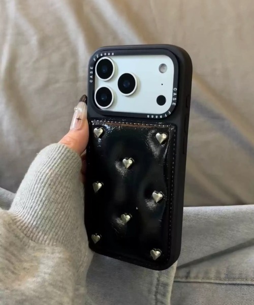Vini（ヴィニ）の「ハート スタッズ 合成皮革 iPhone ケース 13/14/15.15Pro.16.16Pro.17.17Pro（スマホケース/カバー・レディース・ピンク/ブラック/シルバー・iPhone 17/iPhone 17 Pro/iPhone 16/iPhone 13/14/15/iPhone 15 Pro/iPhone 16 Pro）」の5枚目の写真