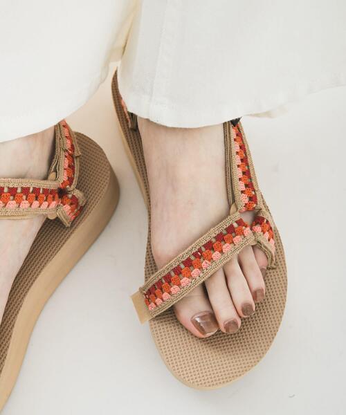 Teva(テバ)の「Teva EXCLUSIVE フラットフォーム ユニバーサル テッセラ(サンダル・レディース・ベージュ系その他・23/25/24)」の5枚目の写真