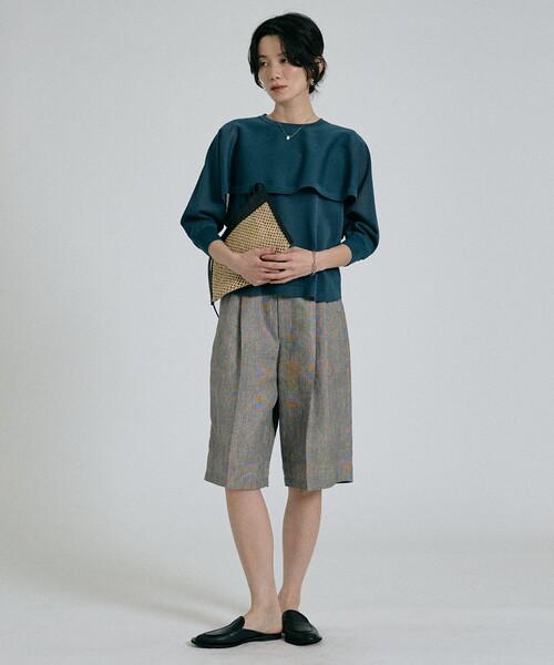 qualite（カリテ）の「【ケープ×タンクの2WAY仕様】シアーケープニット（ニット/セーター・レディース・オフホワイト/チャコールグレー/グリーン・フリー）」の5枚目の写真