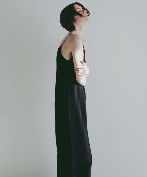 ETRE TOKYO（エトレトウキョウ）の「キャミソールニットオールインワン（つなぎ/オールインワン・レディース・ブラック/ブラウン・S/M）」の16枚目の写真