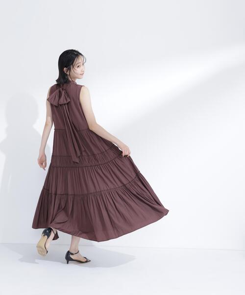 NATURAL BEAUTY BASIC（ナチュラルビューティーベーシック）の「バックリボンティアードワンピース（ワンピース・レディース・ダークブラウン/ブルー/オフホワイト・P/S/MEDIUM）」の3枚目の写真