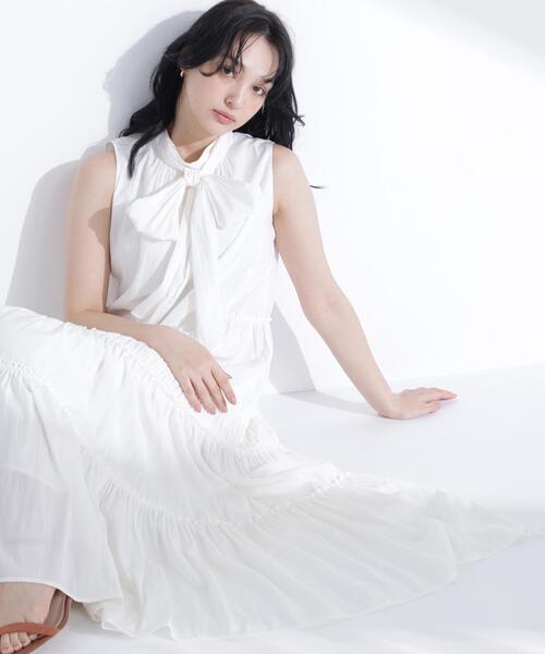 NATURAL BEAUTY BASIC（ナチュラルビューティーベーシック）の「バックリボンティアードワンピース（ワンピース・レディース・ダークブラウン/ブルー/オフホワイト・P/S/MEDIUM）」の2枚目の写真