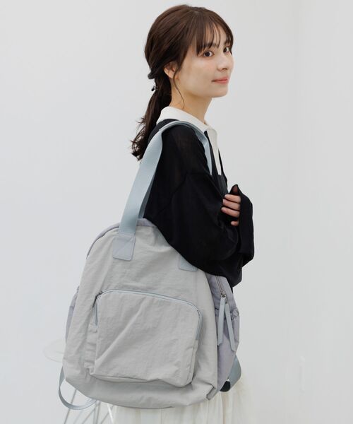 RETRO GIRL(レトロガール)の「2WAYナイロンリュック(ショルダーバッグ・レディース・ライトグレー/ブラック・ONE SIZE)」の2枚目の写真
