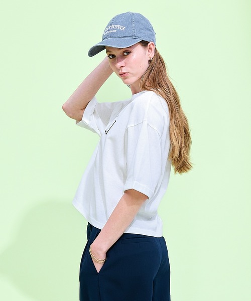 coca(coca)(コカ)の「袖ロールアップバックチャームTシャツ(Tシャツ/カットソー・レディース・チャコール/ホワイト・L/M/S)」の4枚目の写真