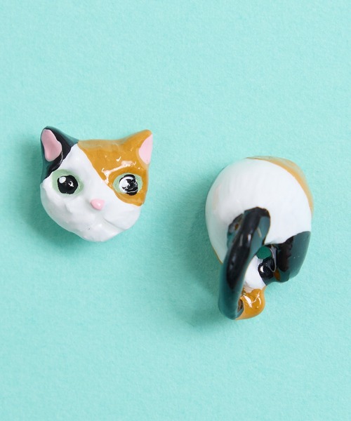 gargle(ガーグル)の「gargle ガーグル:アニマルシリーズ ねこのおしり ミケ猫 シャム猫 ハチワレ猫 ネコ ピアス(ピアス(両耳用)・レディース・ブラック×ホワイト/ブラウン系その他/ホワイト×グレー・FREE)」の1枚目の写真