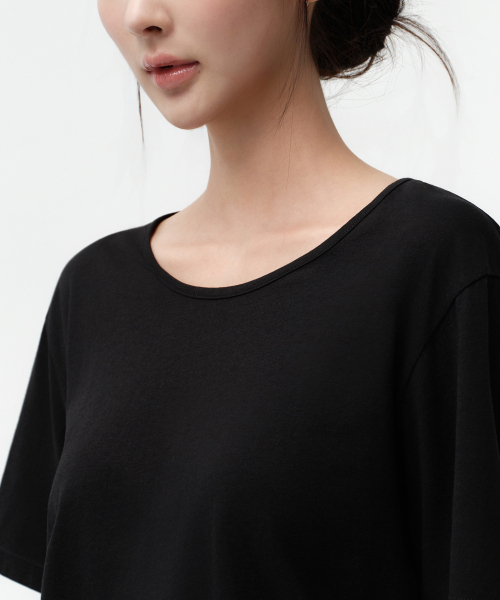 MUSINSA STANDARD WOMAN（ムシンサスタンダードウーマン）の「ウィメンズリラックスドライトウェイトCRスクープネックTシャツ[ブラック]（Tシャツ/カットソー・レディース・その他・X-SMALL/SMALL/MEDIUM/LARGE）」の4枚目の写真