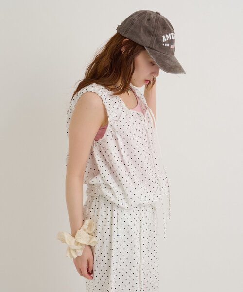 w closet(ダブルクローゼット)の「【セットアップ対応/ドット/無地】フリルギャザーノースリブラウス 夏服(シャツ/ブラウス・レディース・ホワイト系その他/オフホワイト/ブラック系その他/ブラック・FREE)」の5枚目の写真