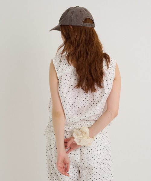w closet(ダブルクローゼット)の「【セットアップ対応/ドット/無地】フリルギャザーノースリブラウス 夏服(シャツ/ブラウス・レディース・ホワイト系その他/オフホワイト/ブラック系その他/ブラック・FREE)」の6枚目の写真