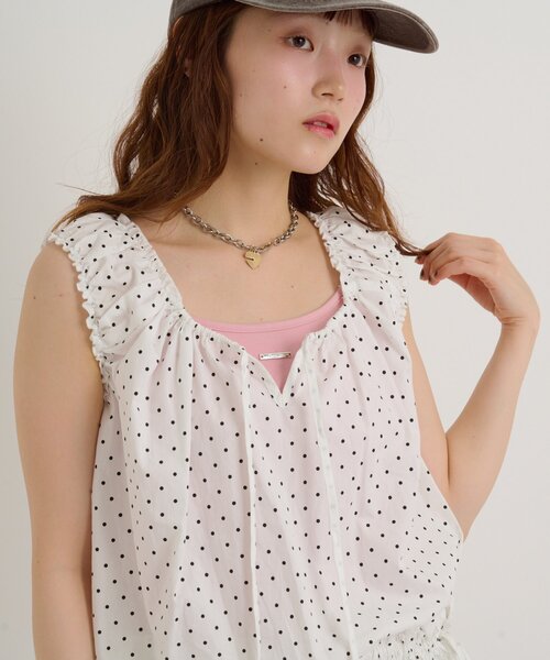 w closet(ダブルクローゼット)の「【セットアップ対応/ドット/無地】フリルギャザーノースリブラウス 夏服(シャツ/ブラウス・レディース・ホワイト系その他/オフホワイト/ブラック系その他/ブラック・FREE)」の9枚目の写真