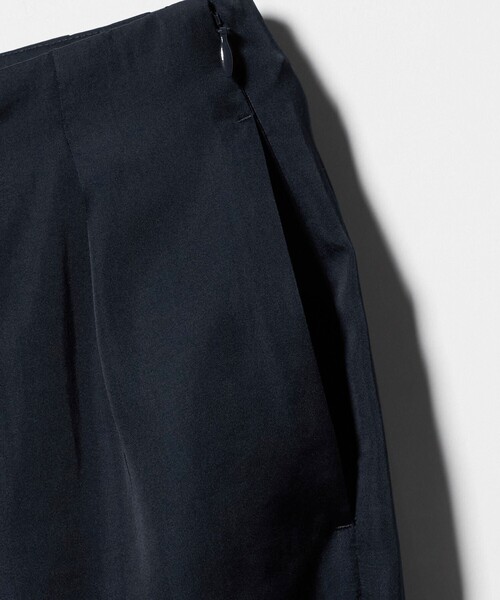 MARW UNITED ARROWS（マルゥ ユナイテッドアローズ）の「＜MARW UNITED ARROWS＞サテン ラップ パンツ（その他パンツ・レディース・ネイビー/ダークグレー・36/38）」の8枚目の写真