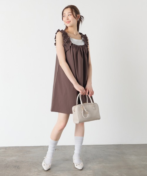 Honeys(ハニーズ)の「肩フリルワンピース(ワンピース・レディース・アイボリー/ブラウン/ブラック・L/LL/M/S)」の11枚目の写真