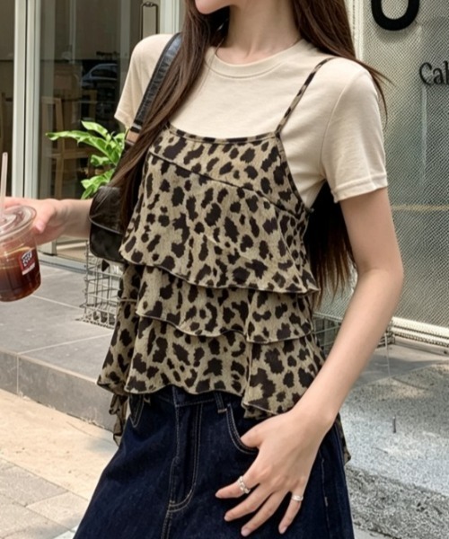 AMAJI(アマジ)の「クルーネック 半袖Tシャツ × レオパード柄 フリルキャミソール 2点セット(Tシャツ/カットソー・レディース・グリーン/ベージュ・FREE)」の4枚目の写真