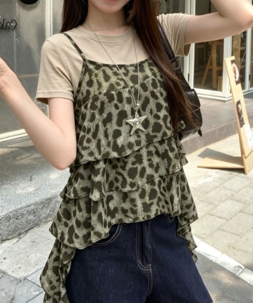 AMAJI(アマジ)の「クルーネック 半袖Tシャツ × レオパード柄 フリルキャミソール 2点セット(Tシャツ/カットソー・レディース・グリーン/ベージュ・FREE)」の5枚目の写真
