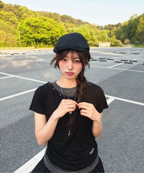 OURSAYSOUR（アワーセイアワー）の「Vネックレイヤードスタッズスリム半袖Tシャツブラック（Tシャツ/カットソー・レディース・ブラック・FREE）」の7枚目の写真