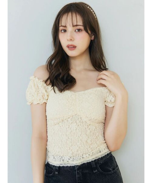 CALNAMUR(カルナムール)の「カップインフリルブラウス(Tシャツ/カットソー・レディース・ブラック/アイボリー・FREE)」の4枚目の写真