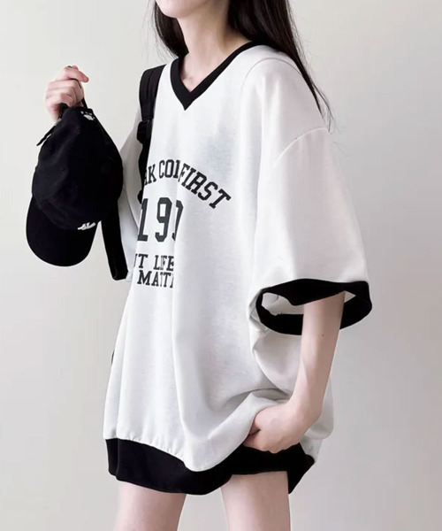 VIVID LADY(ビビッドレディー)の「カレッジロゴ 配色Vネック 半袖トップス(Tシャツ/カットソー・レディース・グリーン/ネイビー/アイボリー・FREE)」の7枚目の写真