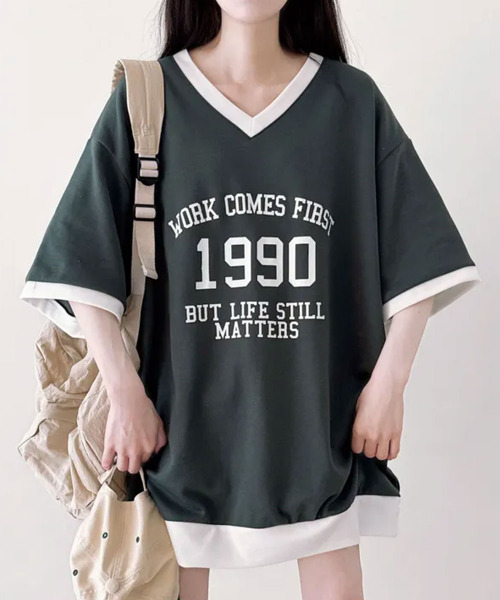 VIVID LADY(ビビッドレディー)の「カレッジロゴ 配色Vネック 半袖トップス(Tシャツ/カットソー・レディース・グリーン/ネイビー/アイボリー・FREE)」の12枚目の写真