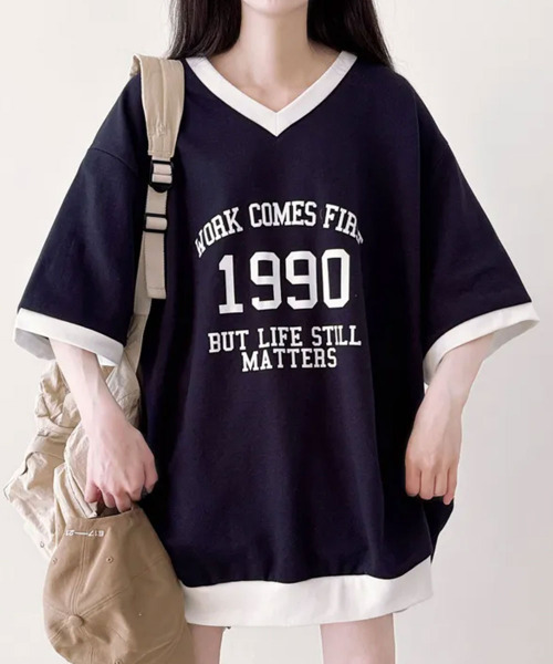 VIVID LADY(ビビッドレディー)の「カレッジロゴ 配色Vネック 半袖トップス(Tシャツ/カットソー・レディース・グリーン/ネイビー/アイボリー・FREE)」の20枚目の写真
