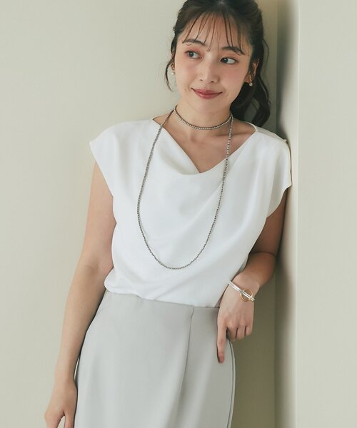 La boutique BonBon(ラブティックボンボン)の「【清涼感美人見え】ドレープネックジョーゼットブラウス(シャツ/ブラウス・レディース・ホワイト/ネイビー/ピンク・FREE)」の4枚目の写真